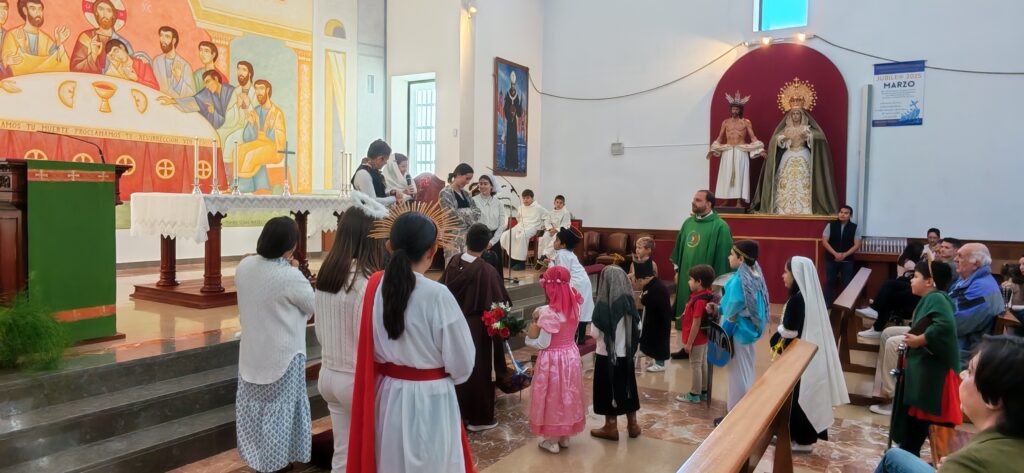 Hollywins 2025: La Parroquia celebra la Fiesta de Todos los Santos con Alegría y Fe