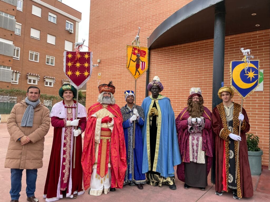 Los Reyes Magos visitan el barrio de Espartales