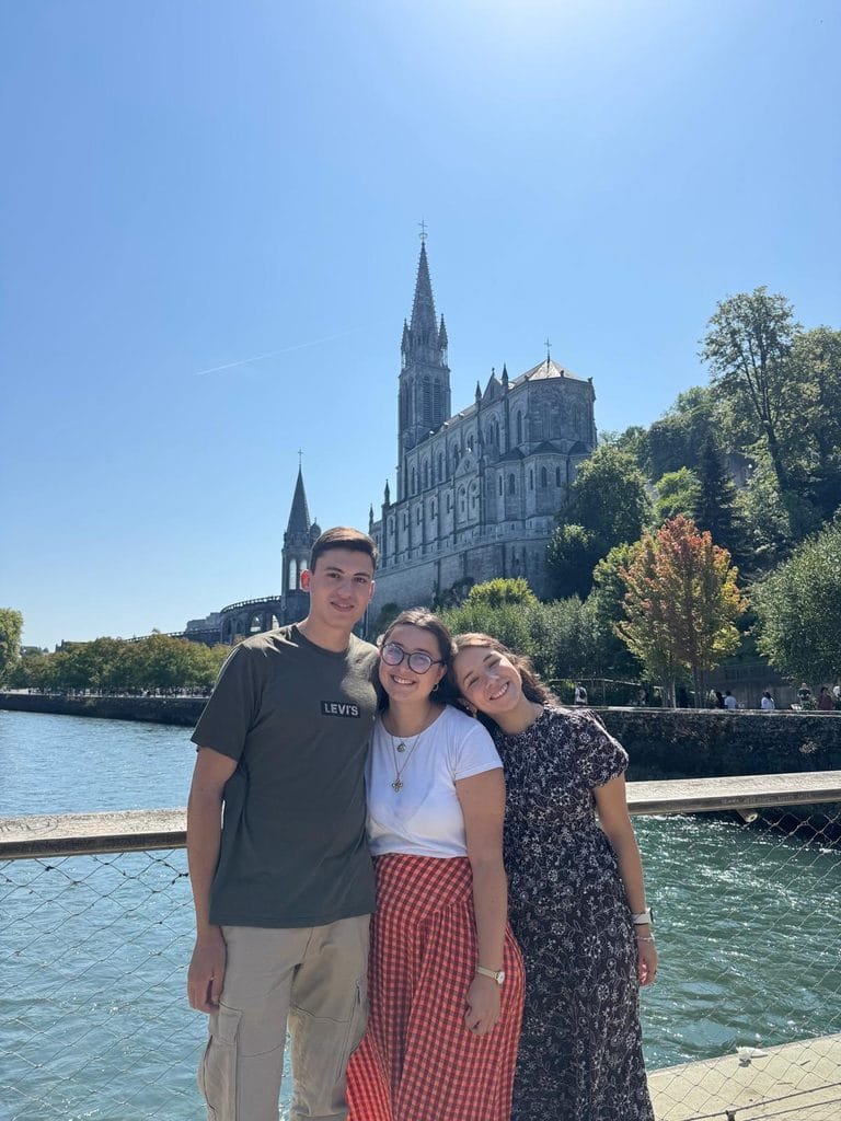 153915